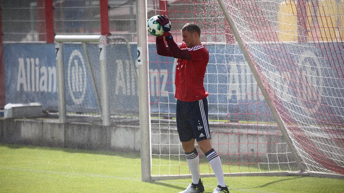 Нойер приступил к тренировкам