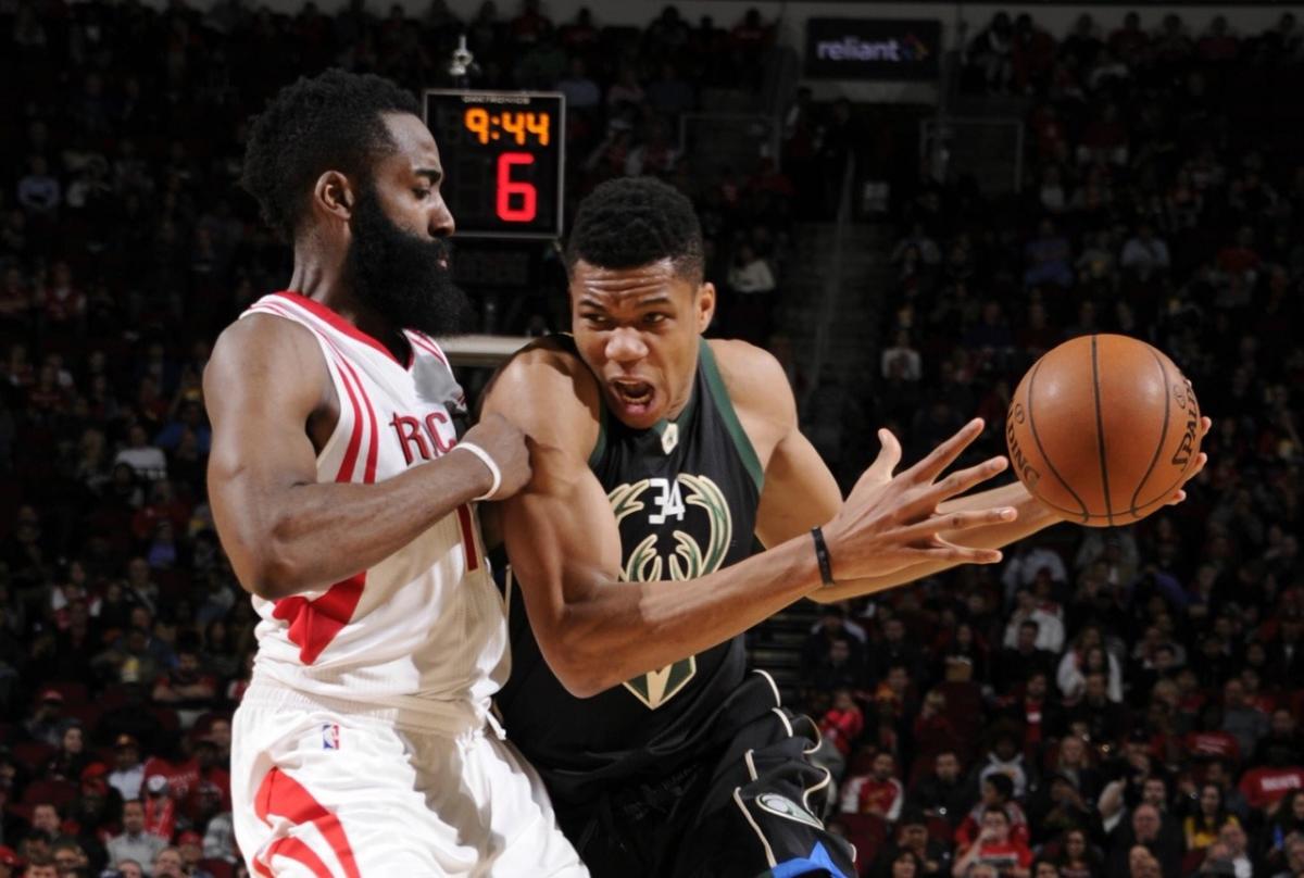 \"Милуоки Бакс\" дома уступили \"Хьюстон Рокетс\"