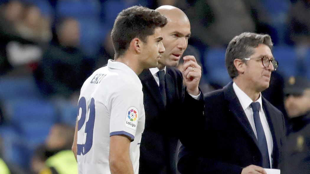 Зидан в ожидании матча против \"Алавеса\"