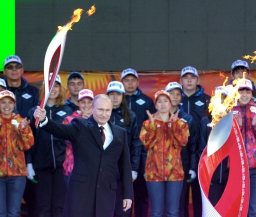 Олимпийский огонь погас во время эстафеты в столице России