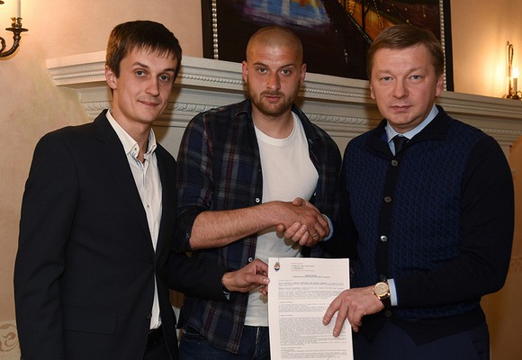 Официально: Ракицкий продлил контракт с \"Шахтером\"