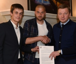 Официально: Ракицкий продлил контракт с "Шахтером"