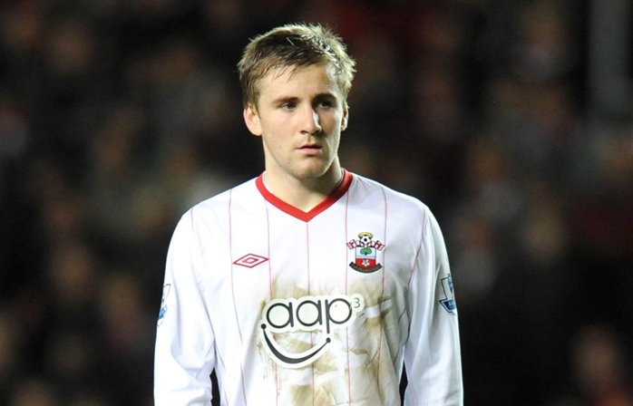 \"МЮ\" начал переговоры по трансферу Шоу