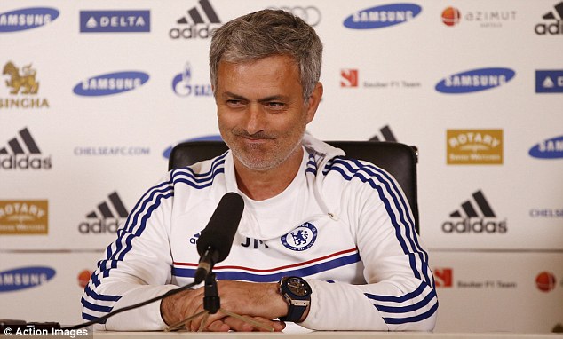 Моуринью хочет получить от \"ПСЖ\" за Азара и Оскара £ 300 млн