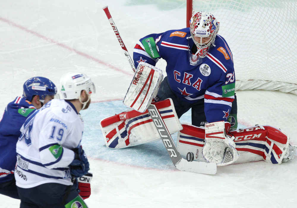 Московское \"Динамо\" бьет СКА в Санкт-Петербурге