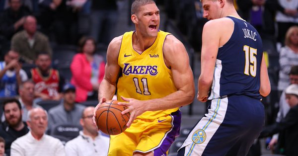 \"Лейкерс\" уступили \"Денверу\"