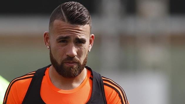 \"Ман Сити\" претендует на Отаменди