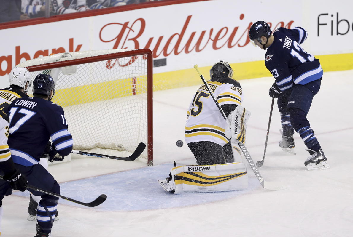 \"Виннипег Джетс\" по буллитам обыграли \"Бостон Брюинз\"