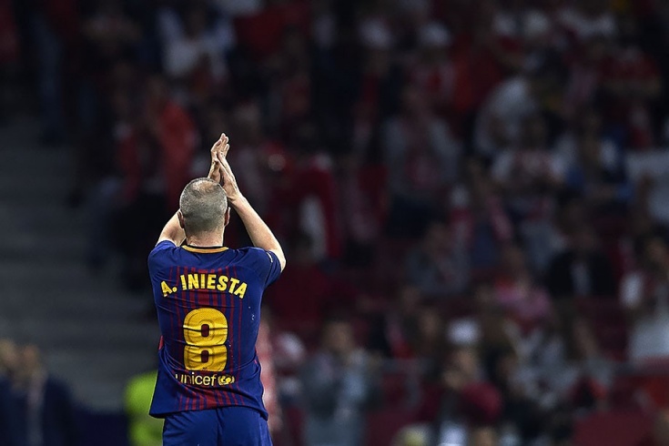 Иньеста объявил об уходе из \"Барселоны\"