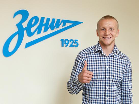 \"Зенит\" подписал контракт со Смольниковым