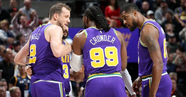 \"Юта\" уничтожила \"Хьюстон\"