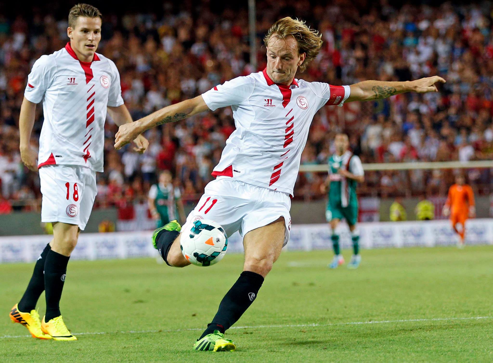 \"ПСЖ\" присматривается к хавбеку \"Севильи\"