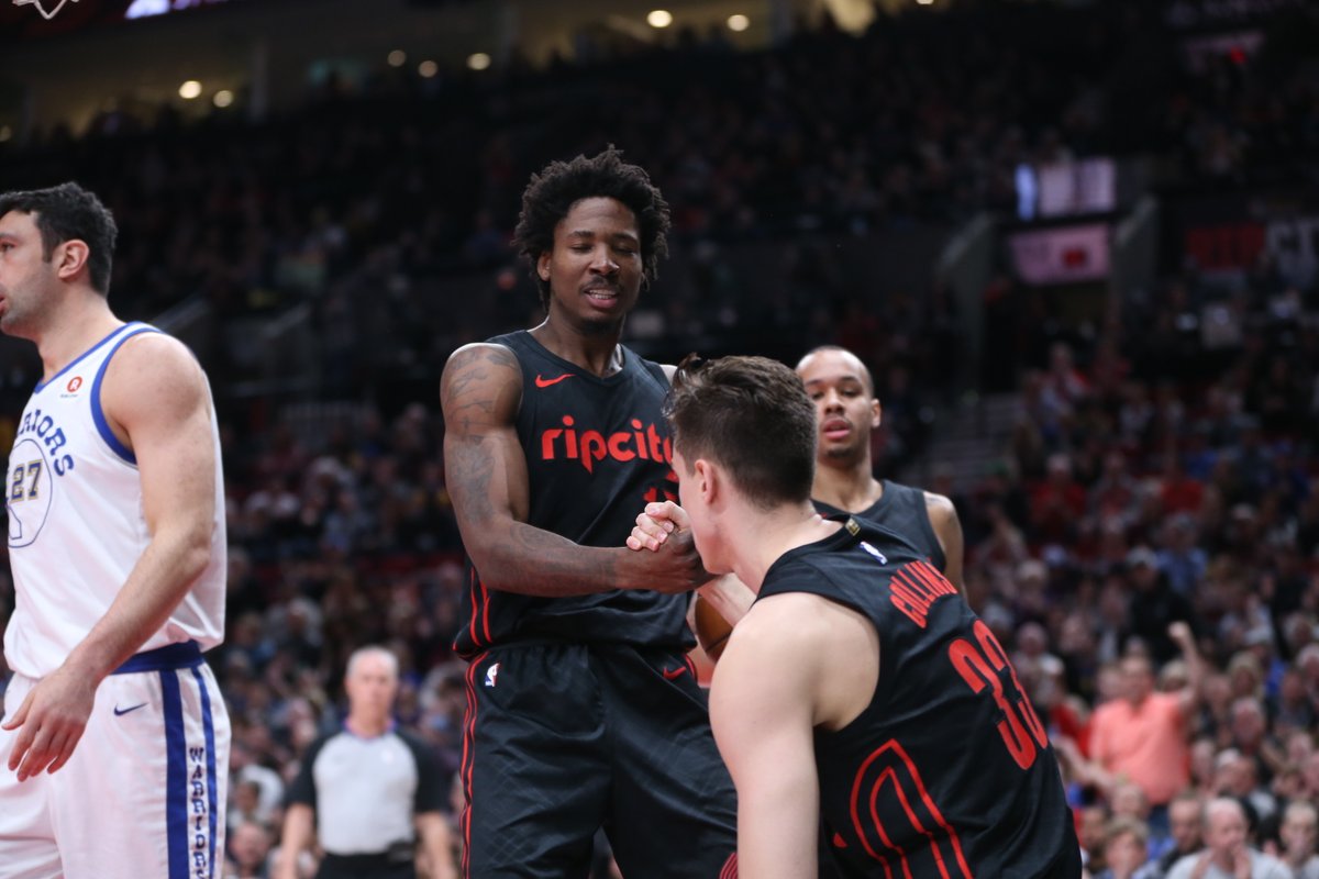 \"Голден Стэйт\" проиграл \"Портленду\"