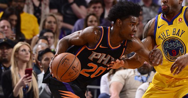 \"Голден Стэйт\" одолел на выезде \"Финикс\"