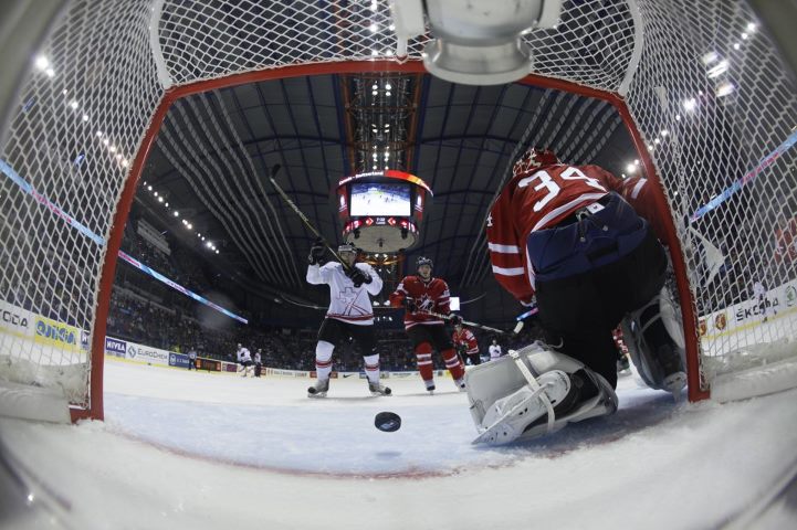 ЧМ по хоккею: Швейцария \"приземляет\" Канаду