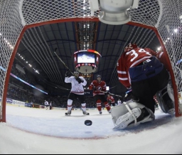 ЧМ по хоккею: Швейцария "приземляет" Канаду