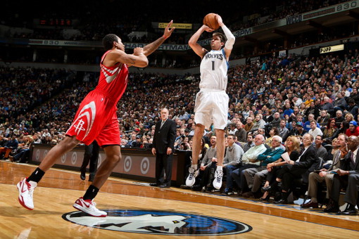 НБА. \"Миннесота\" проиграла \"Хьюстону\", Швед набрал 16 очков