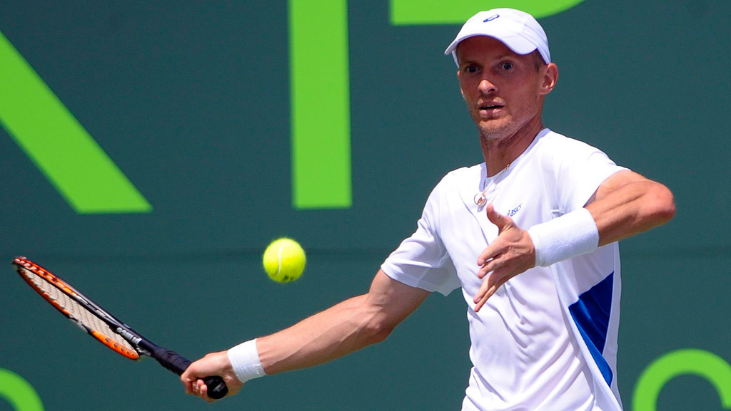 Давыденко стартовал с победы на теннисном турнире в Дубае