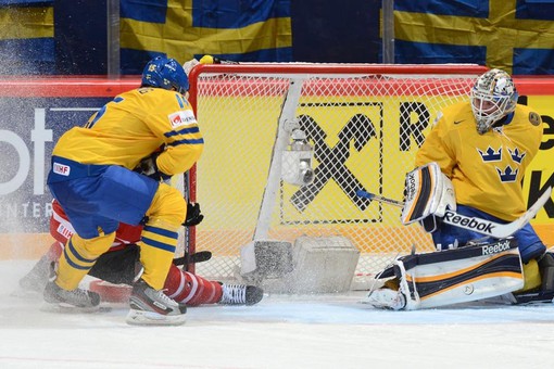 Шведы по буллитам обыграли канадцев