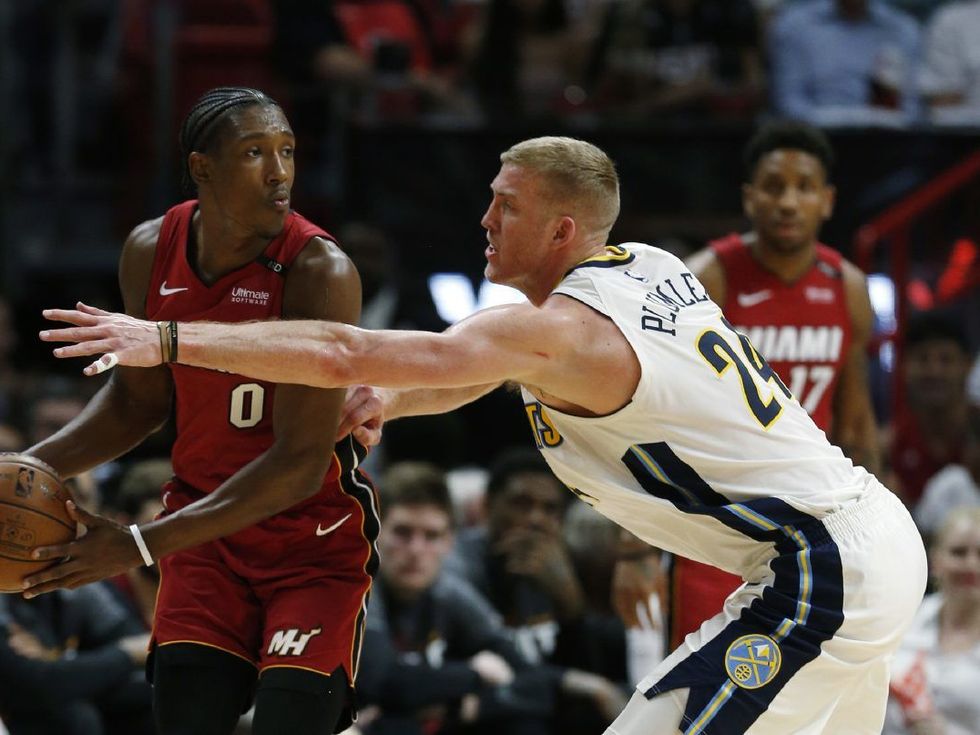 \"Майами Хит\" обыграли \"Денвер Наггетс\" по сумме двух овертаймов