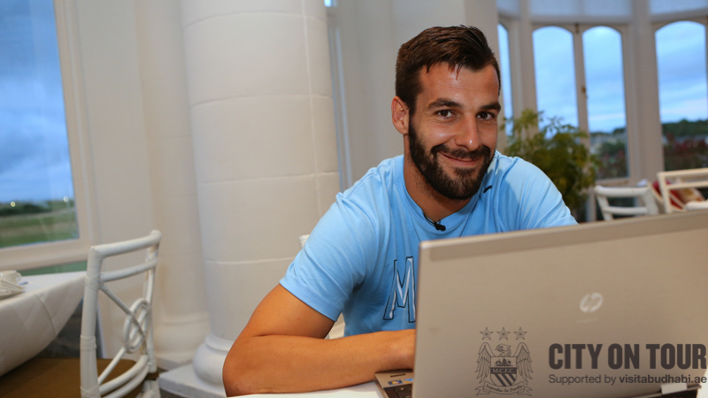 \"Валенсия\" арендовала Негредо