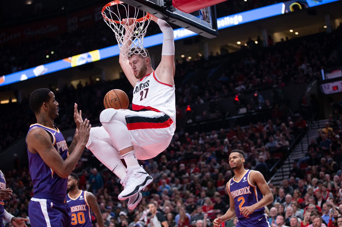 \"Портленд\" легко разобрался с \"Финиксом\"