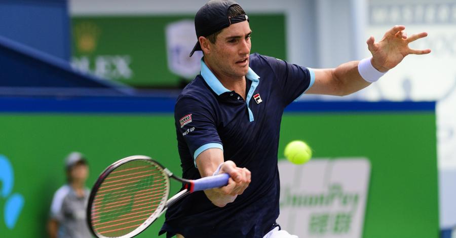 Иснер покидает турнир в Лионе