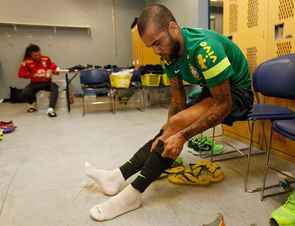 Травмировался один из ключевых защитников \"Барселоны\"