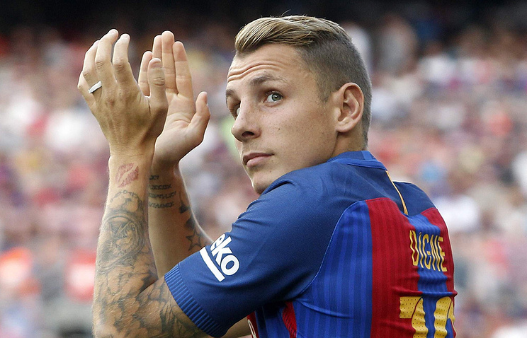 \"Барселона\" может продать Диня и Гомеша в АПЛ