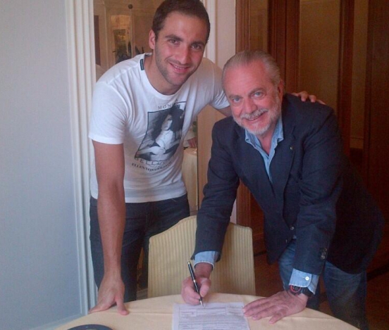 Игуаин сегодня подписал контракт с вице-чемпионом Италии