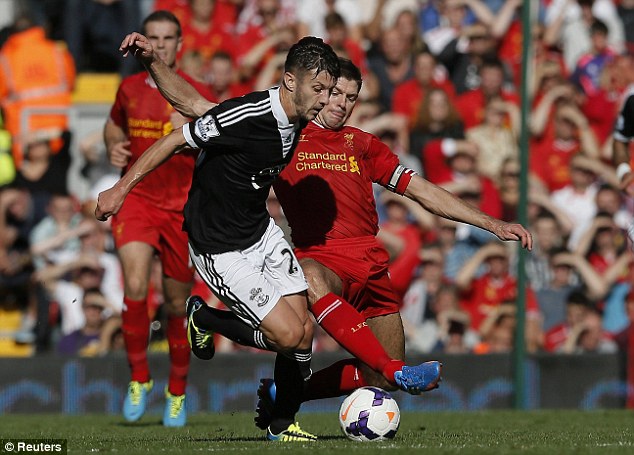 Лидер английской Премьер-Лиги уступил скромному \"Саутгемптону\"