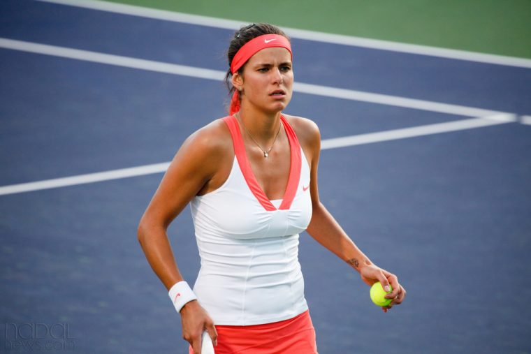 Гергес в двух сетах обыграла Младенович