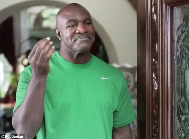 \"Железный\" Майк наконец-то отдал ухо Холифилду