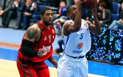 УНИКС и \"Локомотив-Кубань\" добыли первые победы в Топ-16 Евролиги