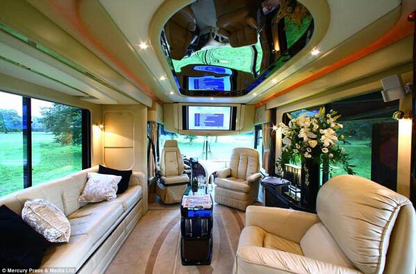 Экс-автобус гонщика \"Формулы-1\" превратили в отель класса \"7 звезд\"