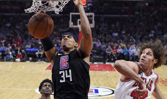 \"Лос-Анджелес Клипперс\" уверенно разобрались с \"Чикаго Буллз\"