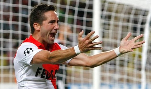 \"Милан\" претендует на Ильярраменди и Моутинью