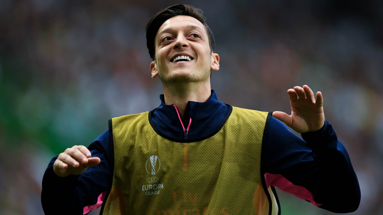 Озил прокомментировал критику в свой адрес