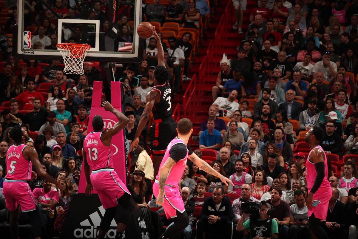 \"Торонто\" в гостях одолел \"Майами\"