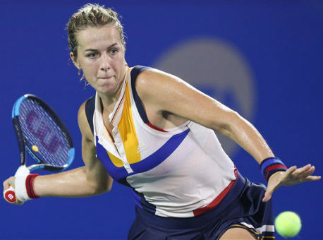 Павлюченкова проиграла Вандевей