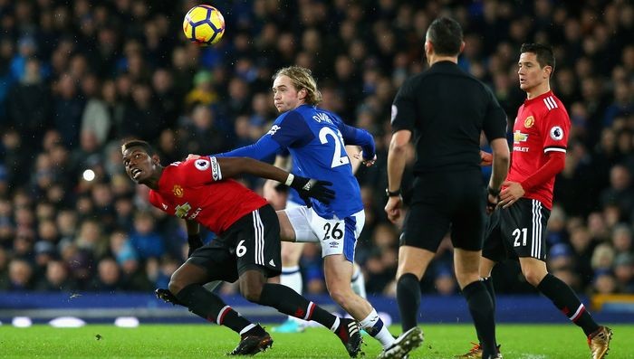 \"МЮ\" в гостях победил \"Эвертон\"