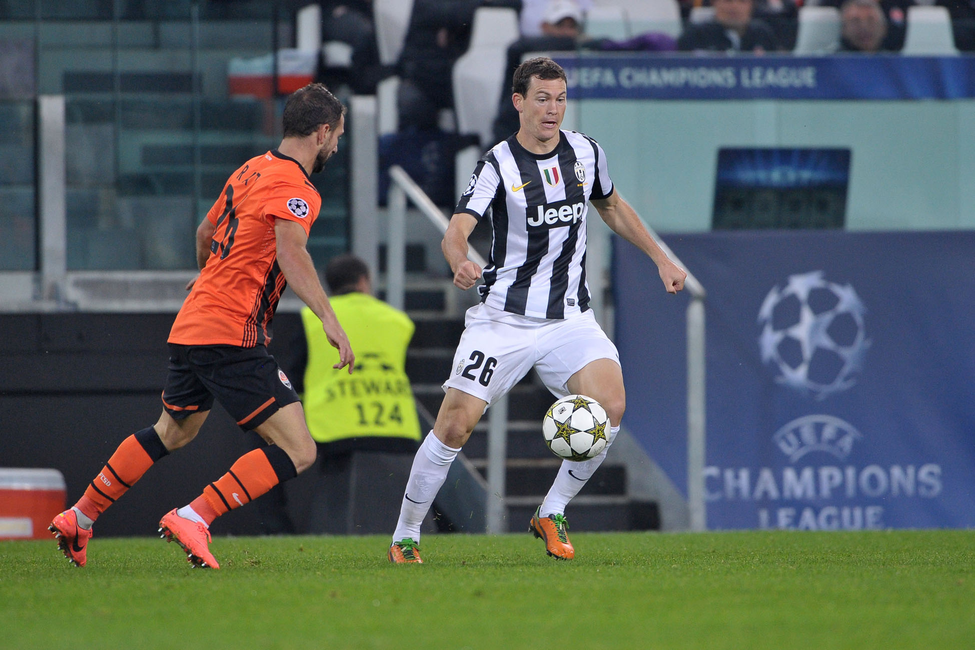 \"Реал\" получит Лихтштайнера, \"Ювентус\" - Игуаина