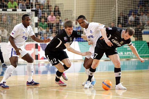 \"Динамо\" обыграло \"Тюмень\" в полуфинальной серии чемпионата России по мини-футболу