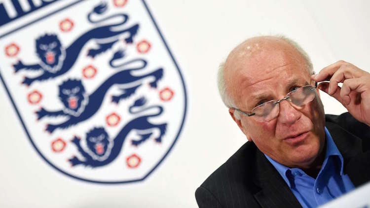 Англия за Платини