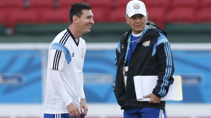 Главный тренер сборной Аргентины заступился за Месси