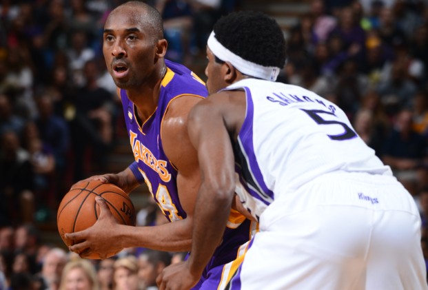 \"Лейкерс\" в калифорнийском дерби переиграли \"Сакраменто\"