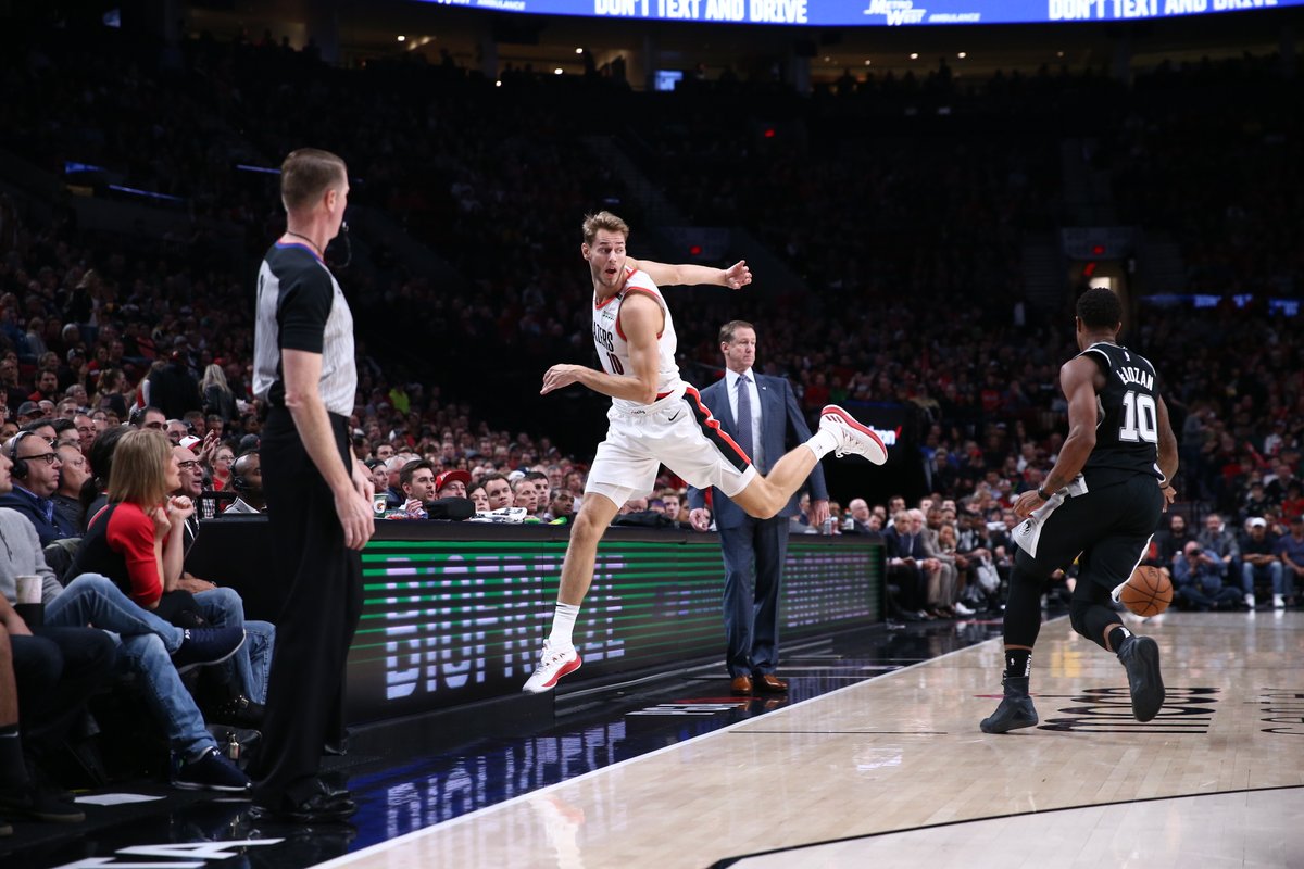 \"Портленд\" взял верх над \"Сан-Антонио\"