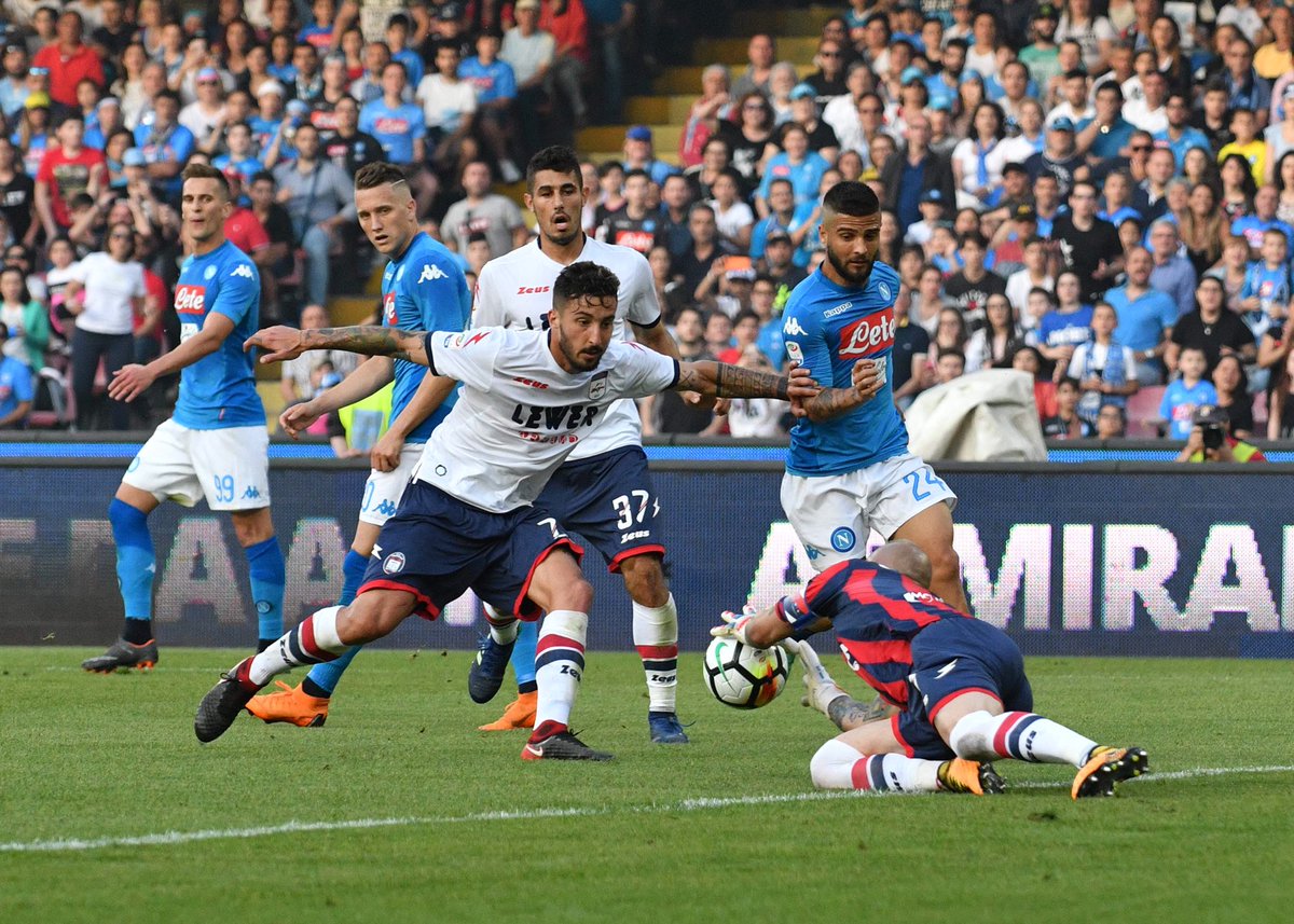\"Наполи\" минимально одолел \"Кротоне\"