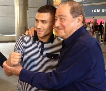 Ломаченко отправился в Лос-Анжелес