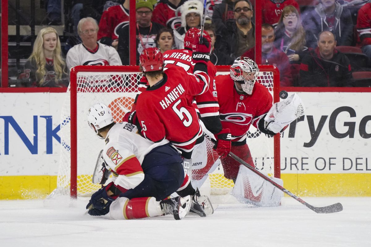 \"Каролина Харрикейнз\" уверенно победила \"Флориду Пантерз\"